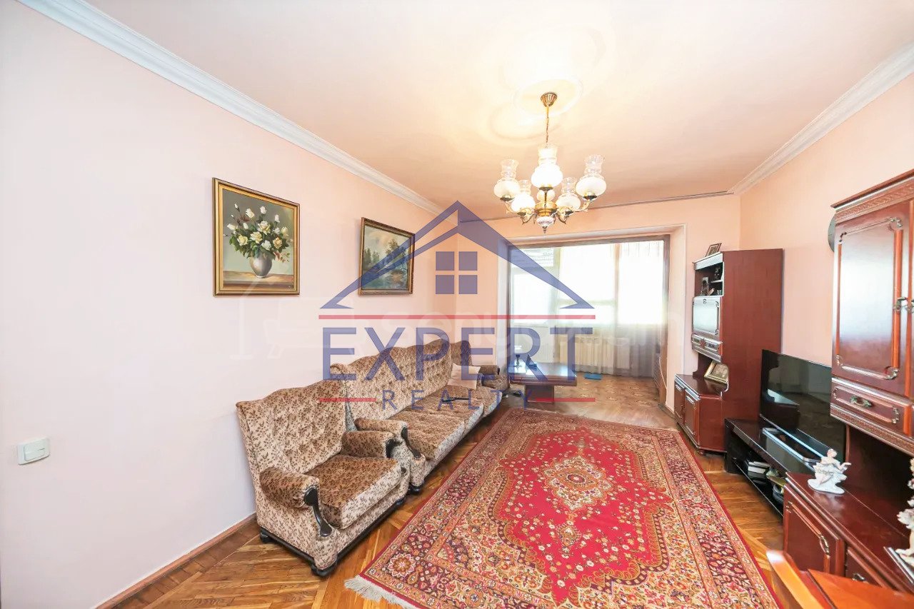 3 Սենյականոց Բնակարան Քարե Շենքում, 108քմ, 5/5 հարկ, Կոսմետիկ Վերանորոգված