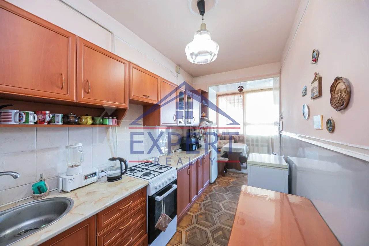3 Սենյականոց Բնակարան Քարե Շենքում, 108քմ, 5/5 հարկ, Կոսմետիկ Վերանորոգված