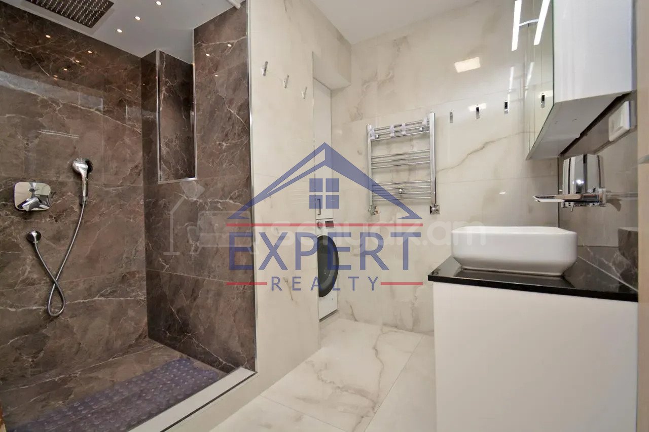 3 Սենյականոց Բնակարան, 86քմ, 2/9 հարկ, Դիզայներական Վերանորոգված, Կահավորված, Արևկող