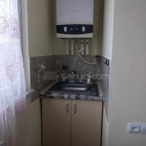 2 Սենյականոց Բնակարան Քարե Շենքում, 45քմ, 5/5 հարկ, Կապիտալ Վերանորոգված