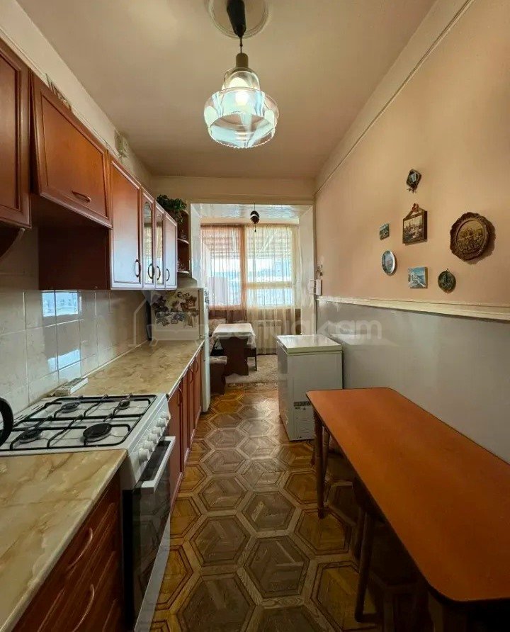 3 Սենյականոց Բնակարան Քարե Շենքում, 108քմ, 5/5 հարկ, Կոսմետիկ Վերանորոգված