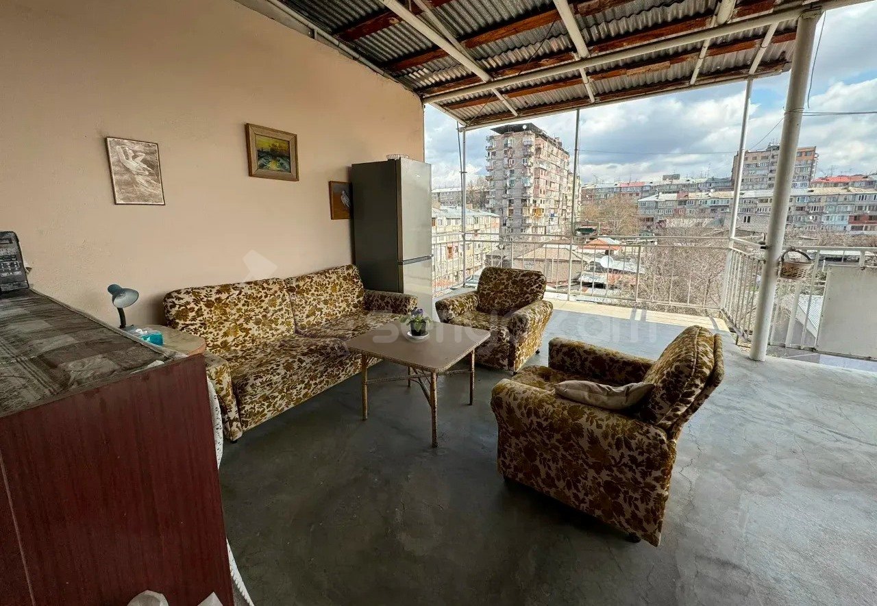 3 Սենյականոց Բնակարան Քարե Շենքում, 108քմ, 5/5 հարկ, Նորմալ Վիճակում