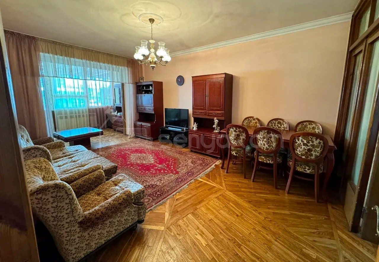 3 Սենյականոց Բնակարան Քարե Շենքում, 108քմ, 5/5 հարկ, Նորմալ Վիճակում