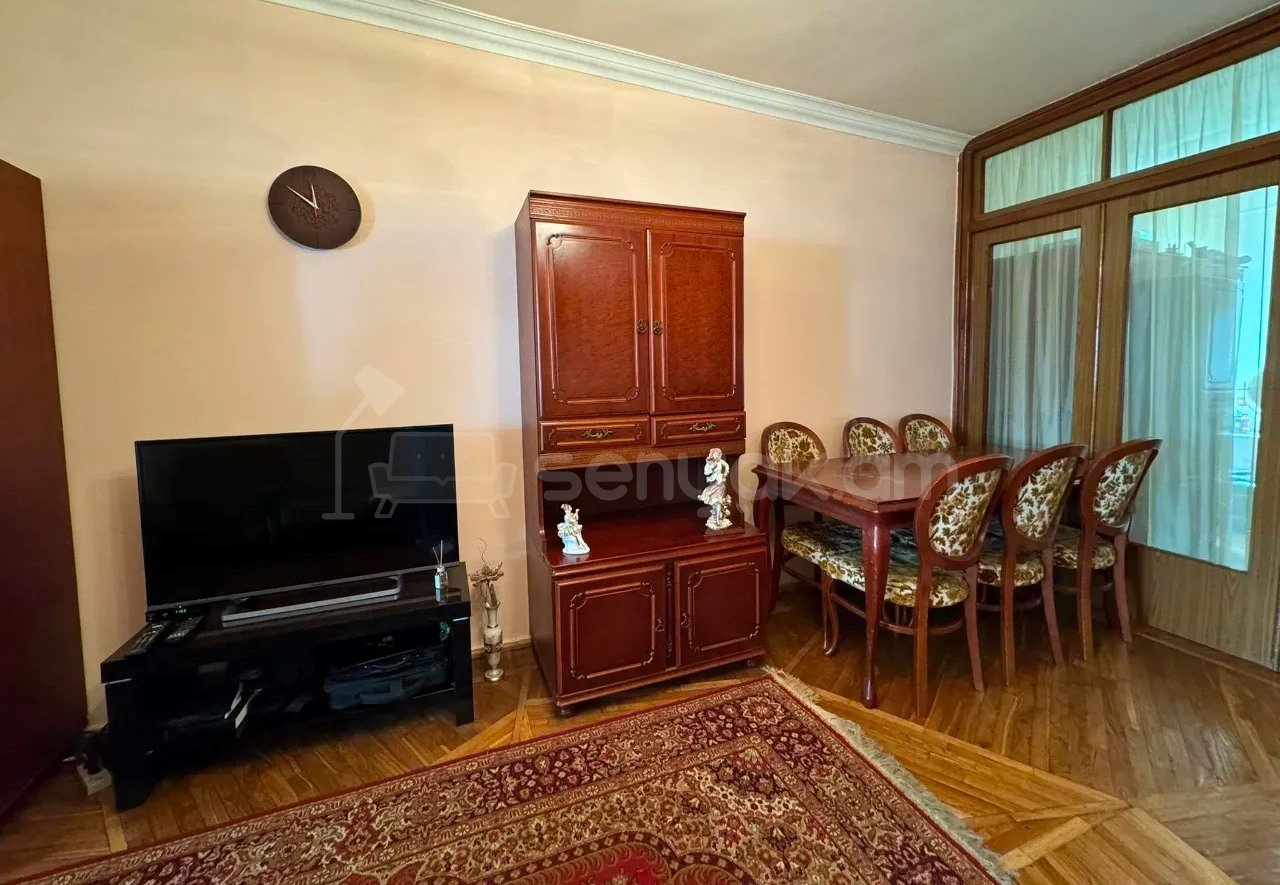 3 Սենյականոց Բնակարան Քարե Շենքում, 108քմ, 5/5 հարկ, Նորմալ Վիճակում