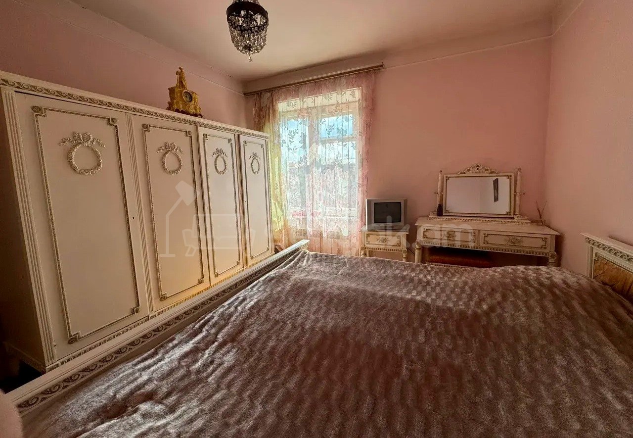 3 Սենյականոց Բնակարան Քարե Շենքում, 108քմ, 5/5 հարկ, Նորմալ Վիճակում