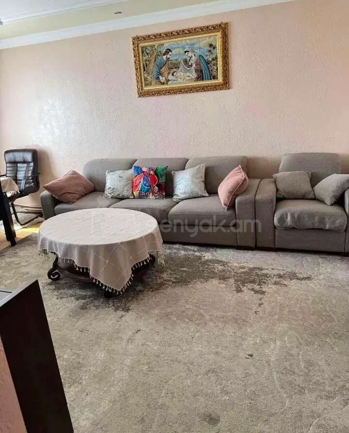 2 Սենյականոց Բնակարան Քարե Շենքում, 55քմ, 5/5 հարկ, Կապիտալ Վերանորոգված