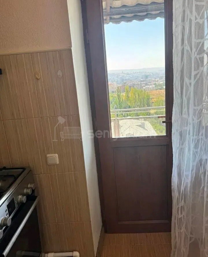 2 Սենյականոց Բնակարան Քարե Շենքում, 55քմ, 5/5 հարկ, Կապիտալ Վերանորոգված