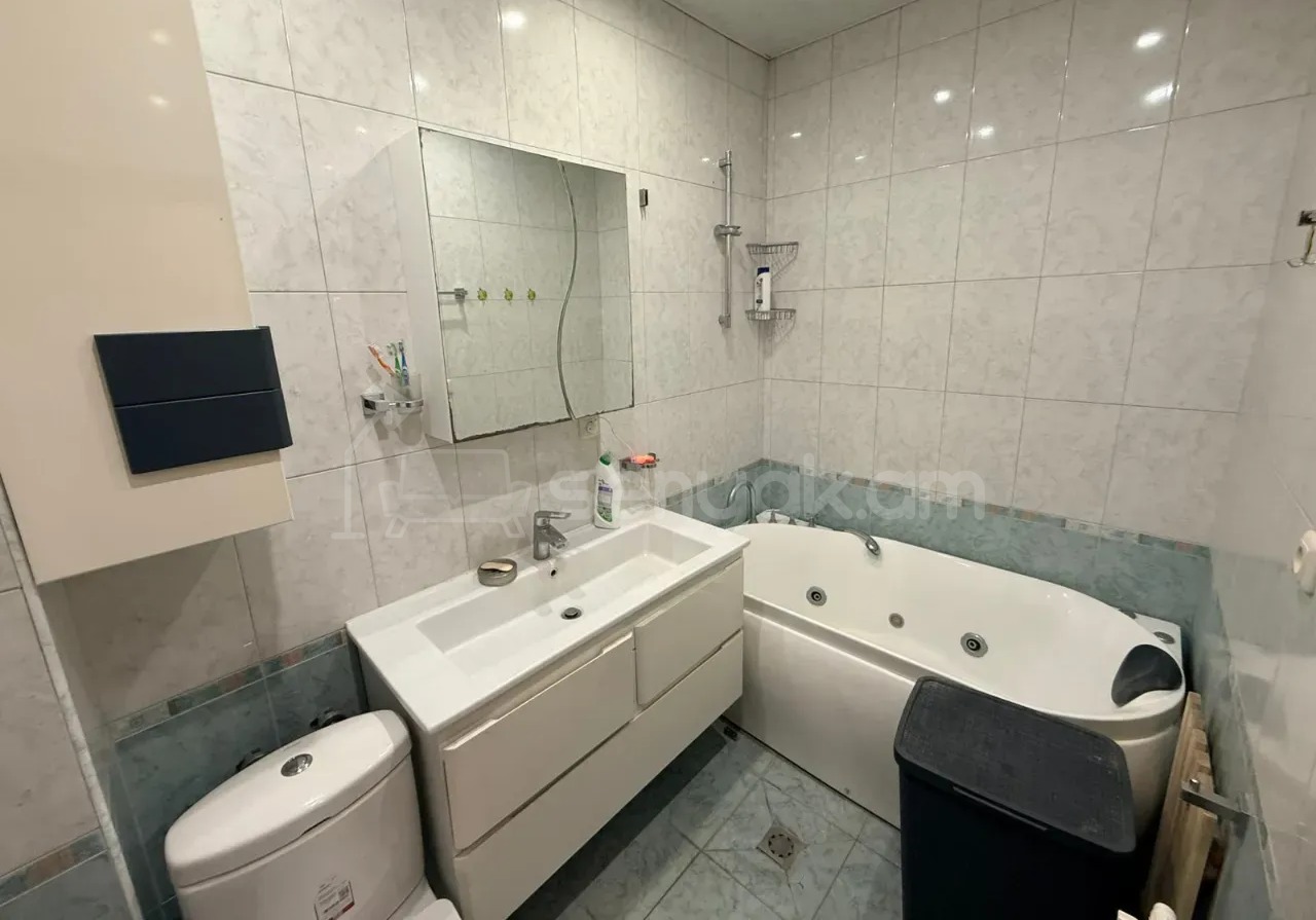2 Սենյականոց Բնակարան Քարե Շենքում, 55քմ, 5/5 հարկ, Կապիտալ Վերանորոգված