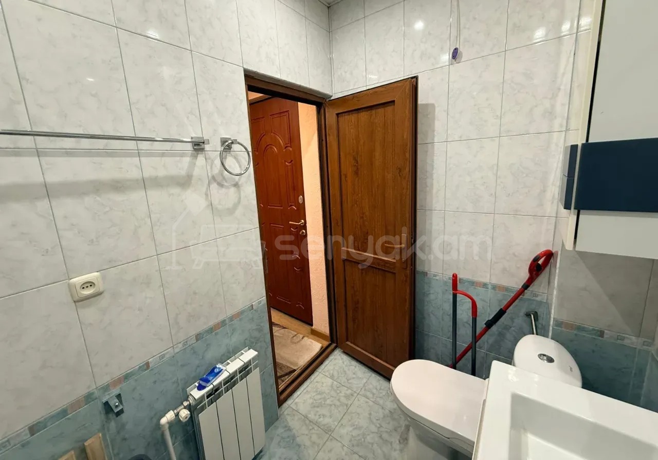 2 Սենյականոց Բնակարան Քարե Շենքում, 55քմ, 5/5 հարկ, Կապիտալ Վերանորոգված