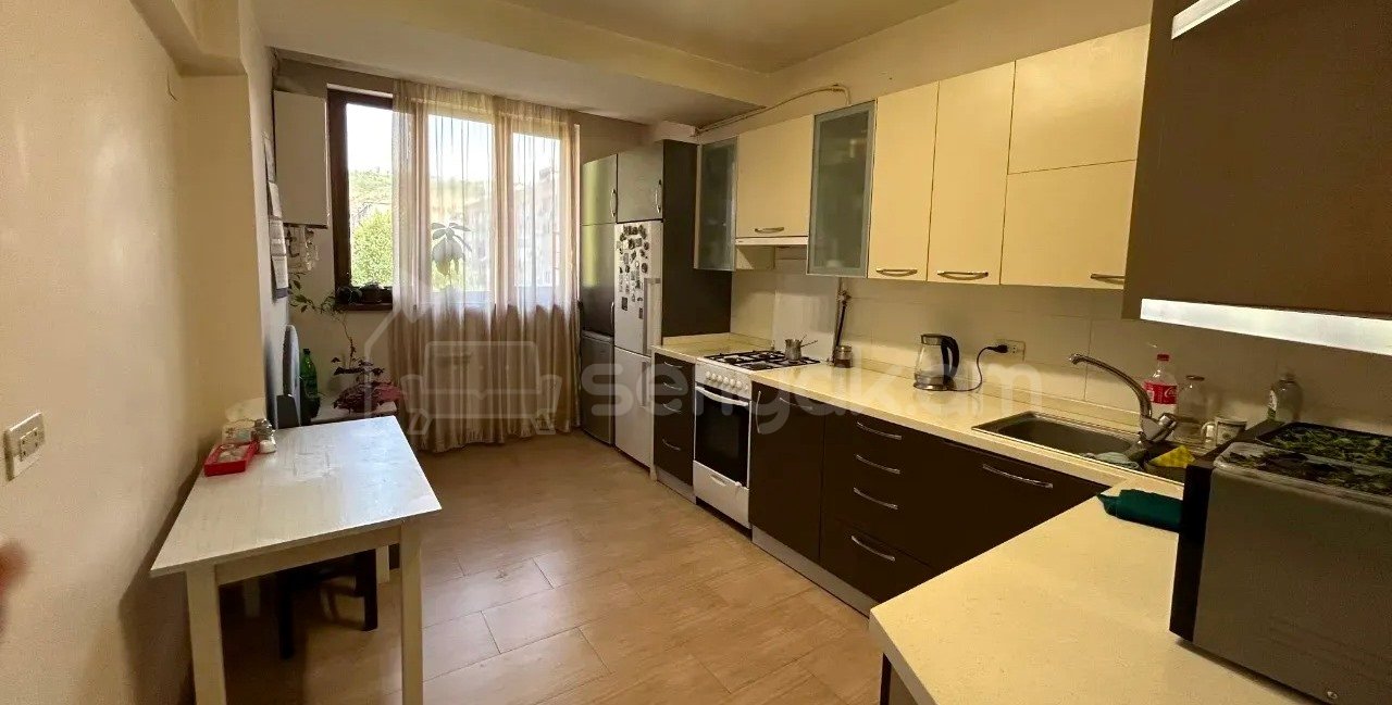 4 Սենյականոց Բնակարան, 100քմ, 7/13 հարկ, Նորմալ Վիճակում