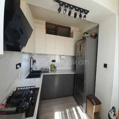 2 Սենյականոց Բնակարան Քարե Շենքում, 44քմ, 5/5 հարկ, Կապիտալ Վերանորոգված