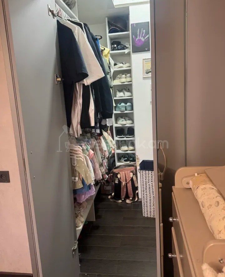 4 Սենյականոց Բնակարան Քարե Շենքում, 115քմ, 3/4 հարկ, Կապիտալ Վերանորոգված