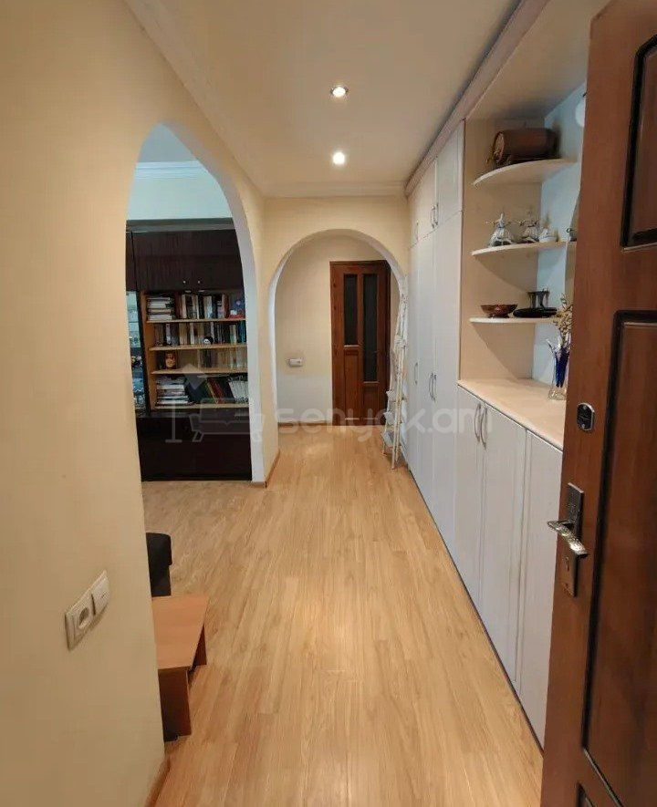 3 Սենյականոց Բնակարան, 70քմ, 2/9 հարկ, Կապիտալ Վերանորոգված