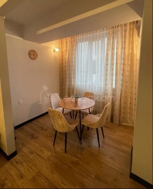 2 Սենյականոց Բնակարան Քարե Շենքում, 50քմ, 3/5 հարկ, Կապիտալ Վերանորոգված, Կահավորված, Արևկող