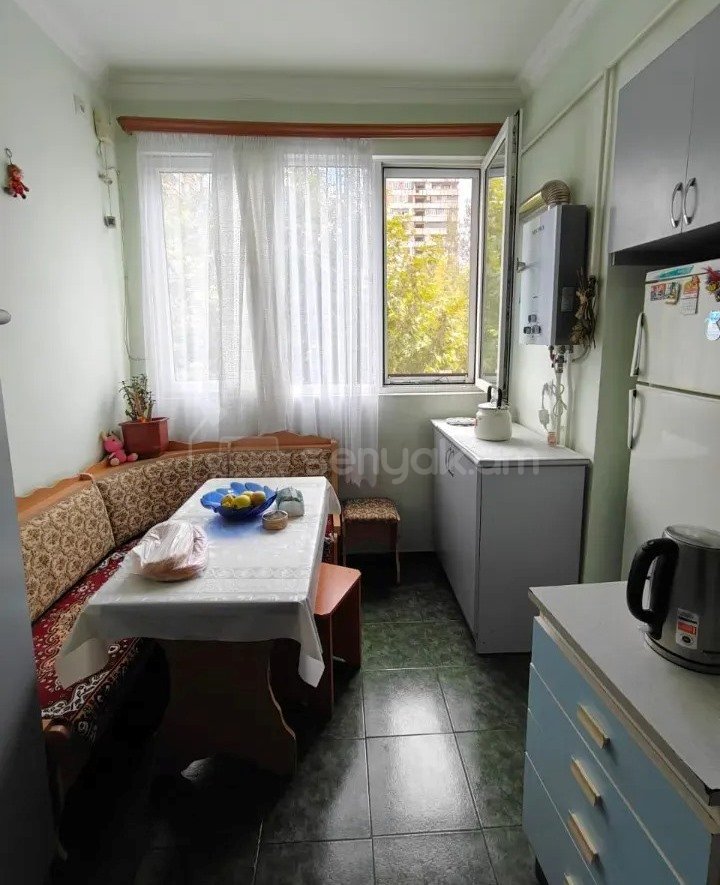 3 Սենյականոց Բնակարան, 70քմ, 2/9 հարկ, Կապիտալ Վերանորոգված