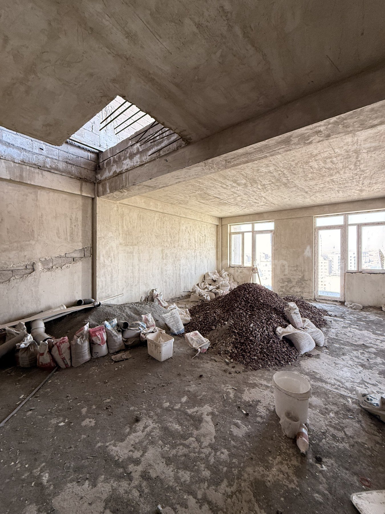 4 Սենյականոց Բնակարան Նորակառույցում, 270քմ, 16/16 հարկ, Զրոյական Վիճակում