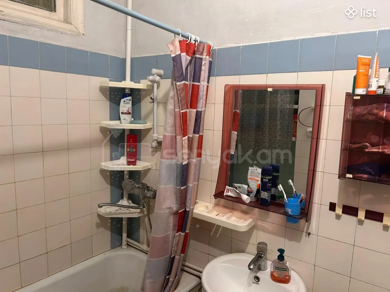 1 Սենյականոց Բնակարան Քարե Շենքում, 40քմ, 2/4 հարկ, Նորմալ Վիճակում, Կահավորված