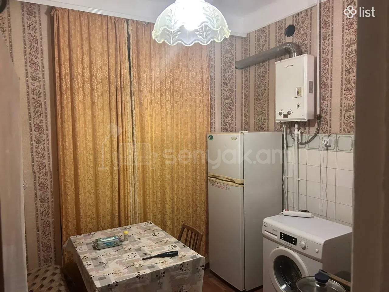 1 Սենյականոց Բնակարան Քարե Շենքում, 40քմ, 2/4 հարկ, Նորմալ Վիճակում, Կահավորված