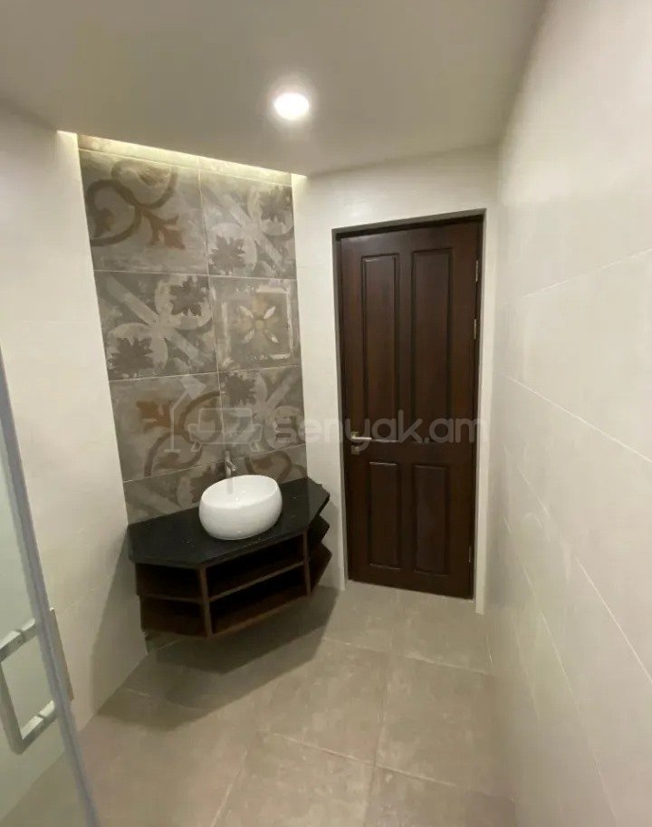 3 Սենյականոց Բնակարան Նորակառույցում, 105քմ, 2/8 հարկ, Կապիտալ Վերանորոգված