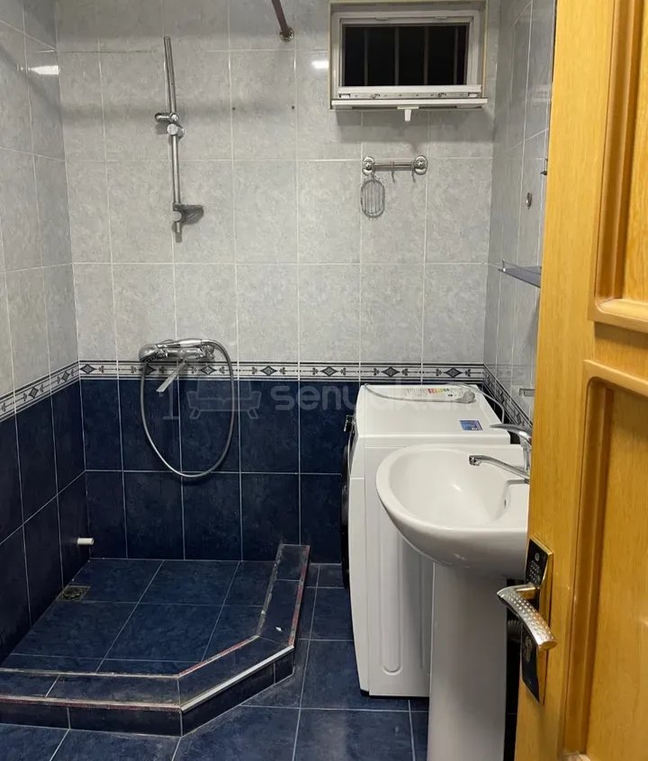 2 Սենյականոց Բնակարան Քարե Շենքում, 40քմ, 2/4 հարկ, Նորմալ Վիճակում, Կահավորված