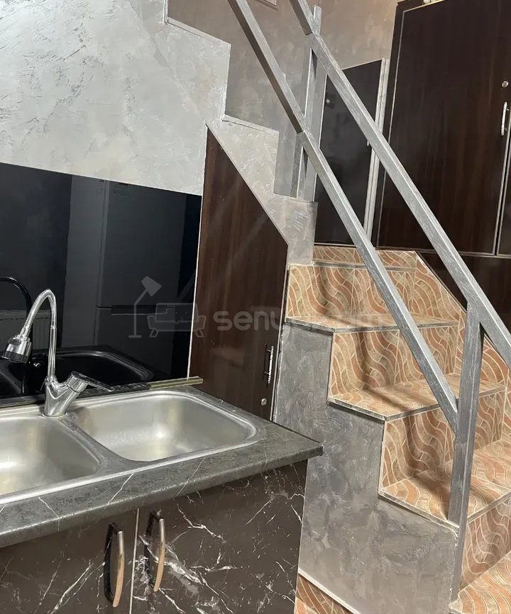 2 Սենյականոց Բնակարան Քարե Շենքում, 40քմ, 2/4 հարկ, Նորմալ Վիճակում, Կահավորված