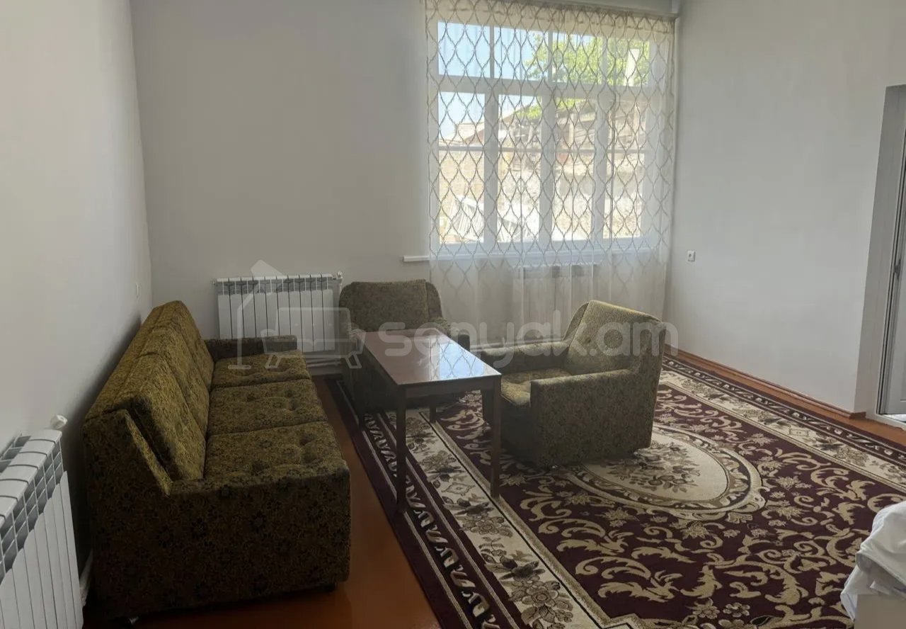 2 Սենյականոց Բնակարան Քարե Շենքում, 48քմ, 1/1 հարկ, Նորմալ Վիճակում, Կահավորված