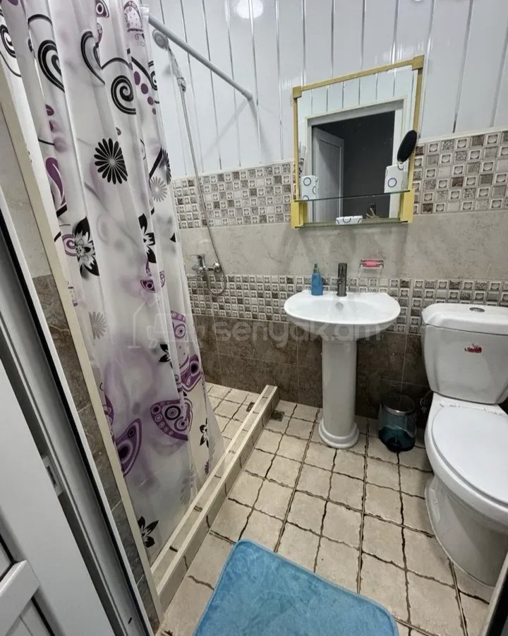 2 Սենյականոց Բնակարան Քարե Շենքում, 45քմ, 1/1 հարկ, Նորմալ Վիճակում, Կահավորված