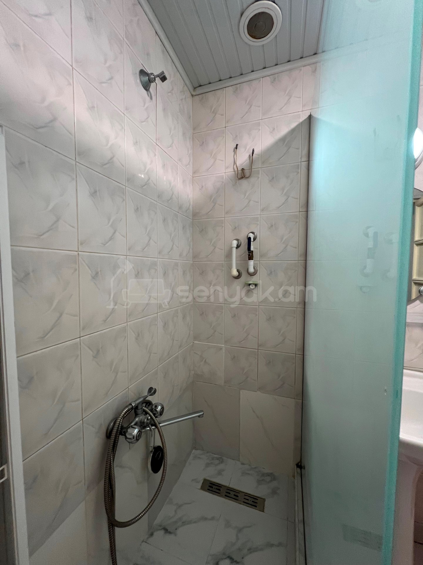 2 Սենյականոց Բնակարան Քարե Շենքում, 70քմ, 2/5 հարկ, Կապիտալ Վերանորոգված, Կահավորված