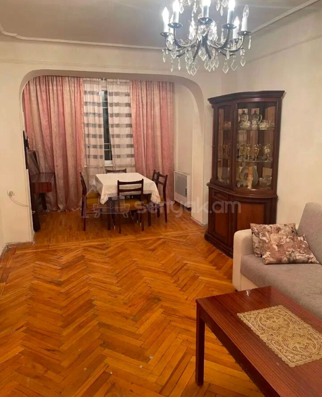 2 Սենյականոց Բնակարան Քարե Շենքում, 70քմ, 2/5 հարկ, Կապիտալ Վերանորոգված, Կահավորված