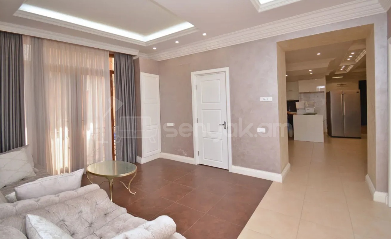 3 Սենյականոց Բնակարան Քարե Շենքում, 139քմ, 2/5 հարկ, Դիզայներական Վերանորոգված