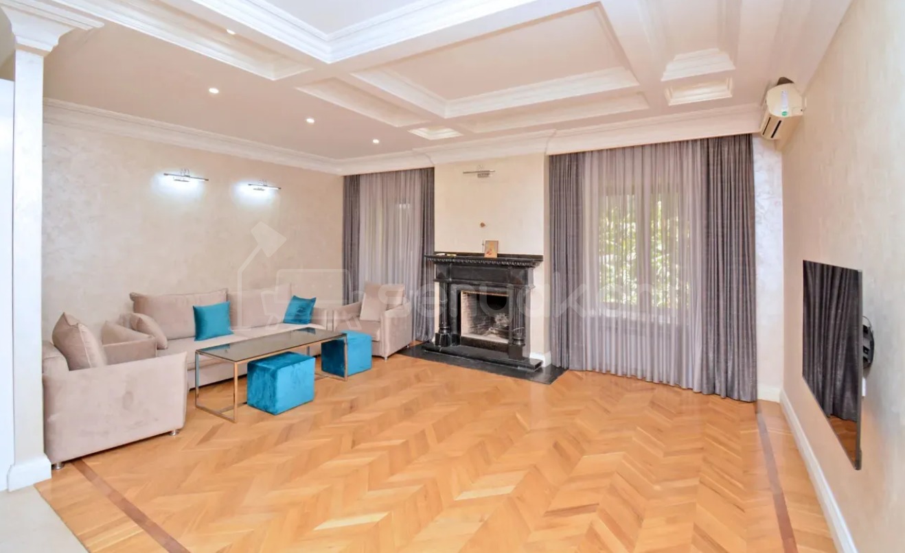 3 Սենյականոց Բնակարան Քարե Շենքում, 139քմ, 2/5 հարկ, Դիզայներական Վերանորոգված