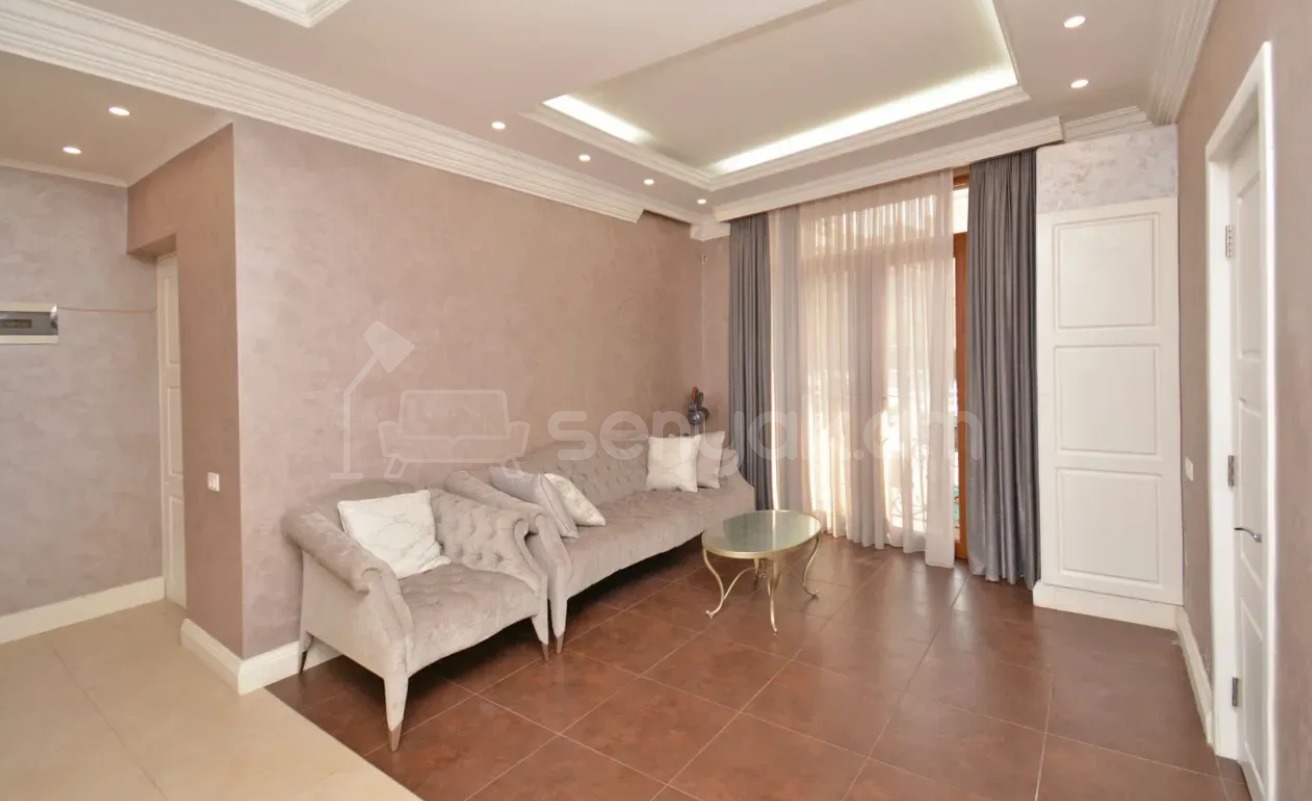 3 Սենյականոց Բնակարան Քարե Շենքում, 139քմ, 2/5 հարկ, Դիզայներական Վերանորոգված