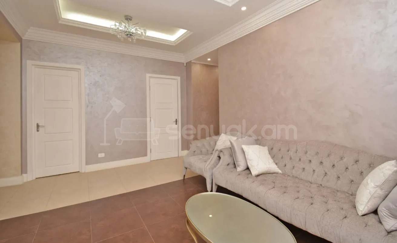 3 Սենյականոց Բնակարան Քարե Շենքում, 139քմ, 2/5 հարկ, Դիզայներական Վերանորոգված