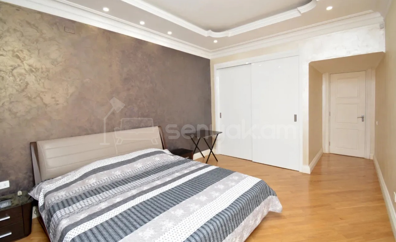 3 Սենյականոց Բնակարան Քարե Շենքում, 139քմ, 2/5 հարկ, Դիզայներական Վերանորոգված