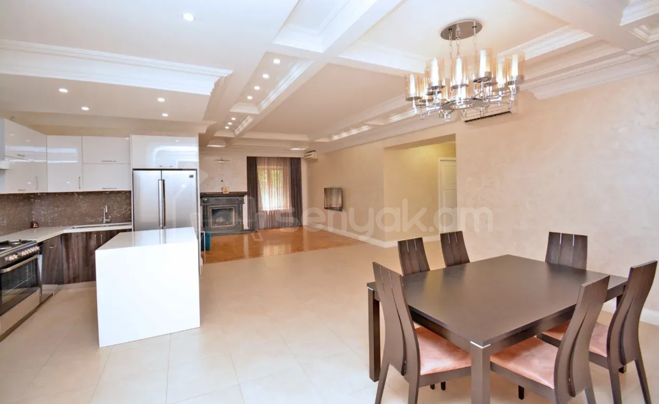 3 Սենյականոց Բնակարան Քարե Շենքում, 139քմ, 2/5 հարկ, Դիզայներական Վերանորոգված