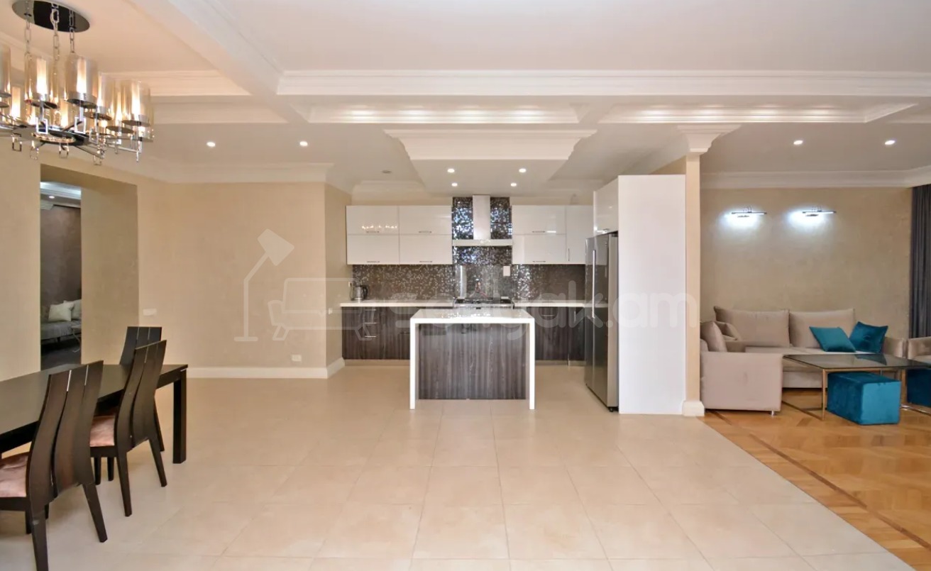 3 Սենյականոց Բնակարան Քարե Շենքում, 139քմ, 2/5 հարկ, Դիզայներական Վերանորոգված