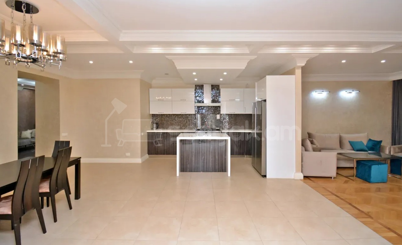 3 Սենյականոց Բնակարան Քարե Շենքում, 139քմ, 2/5 հարկ, Դիզայներական Վերանորոգված