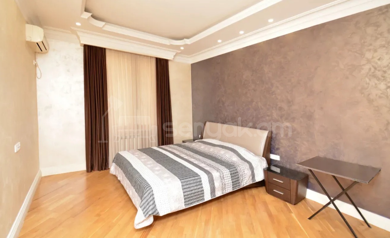 3 Սենյականոց Բնակարան Քարե Շենքում, 139քմ, 2/5 հարկ, Դիզայներական Վերանորոգված