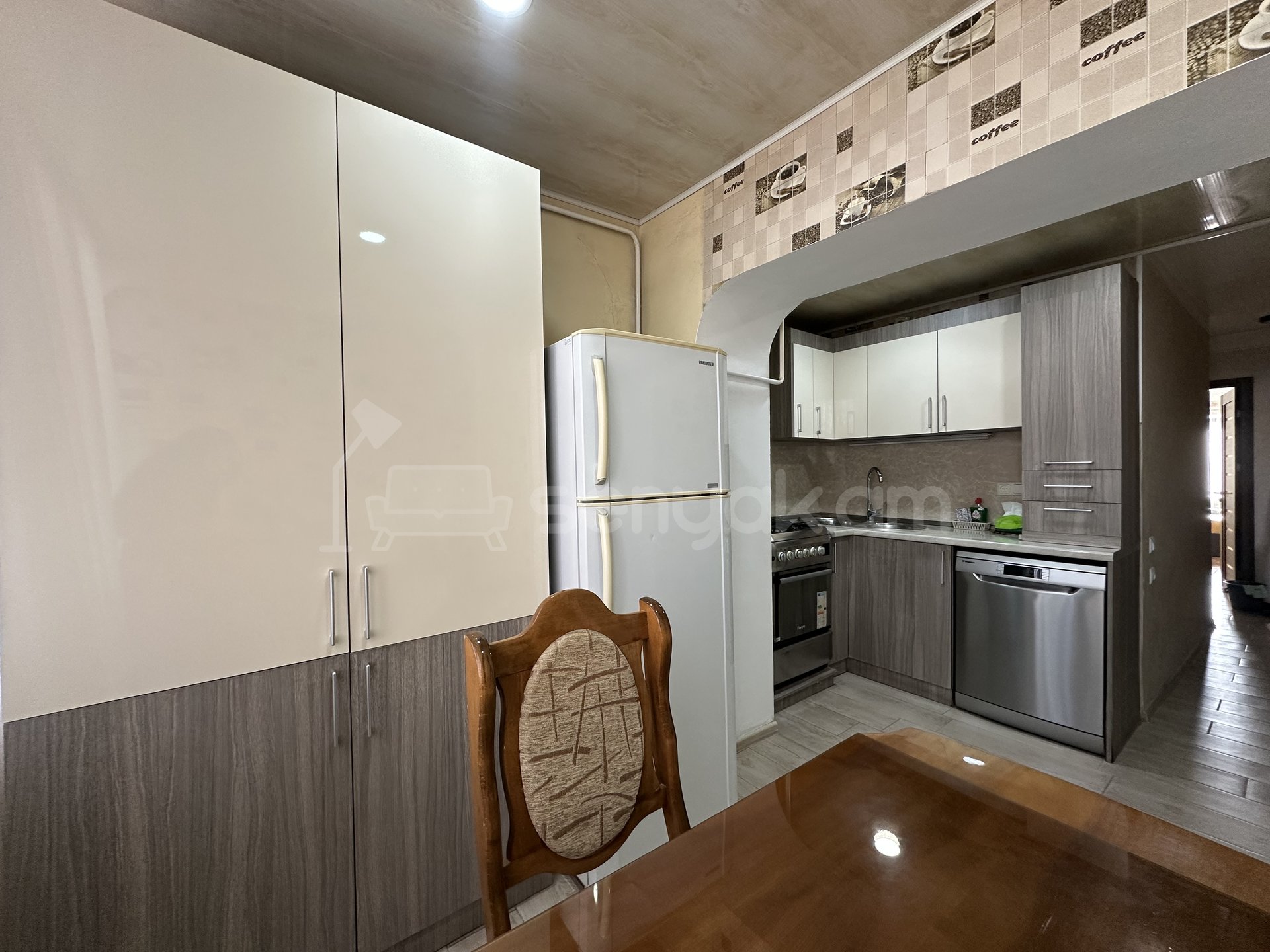 4 Սենյականոց Բնակարան Քարե Շենքում, 74քմ, 5/5 հարկ, Կապիտալ Վերանորոգված, Կահավորված, Արևկող