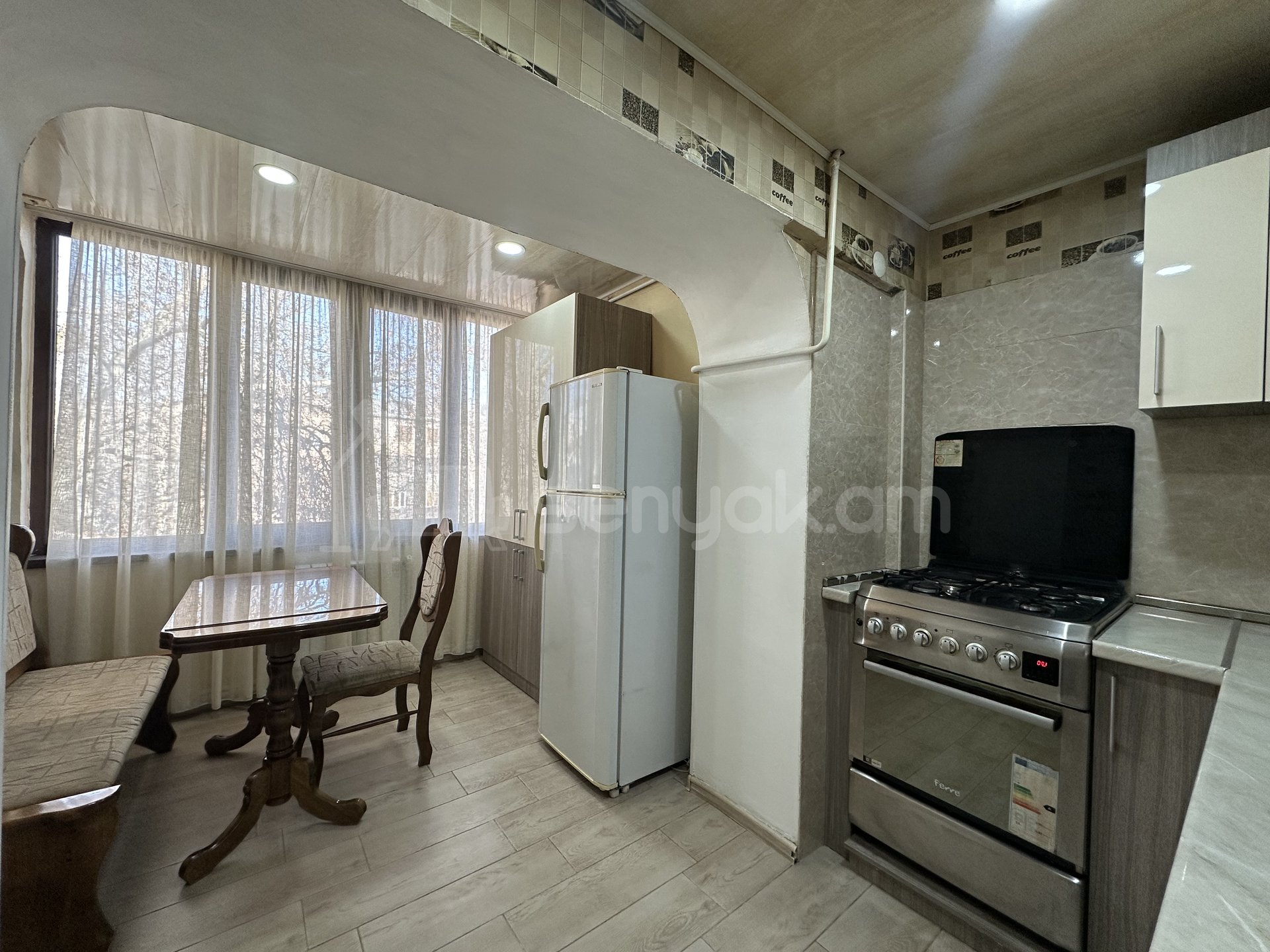 4 Սենյականոց Բնակարան Քարե Շենքում, 74քմ, 5/5 հարկ, Կապիտալ Վերանորոգված, Կահավորված, Արևկող