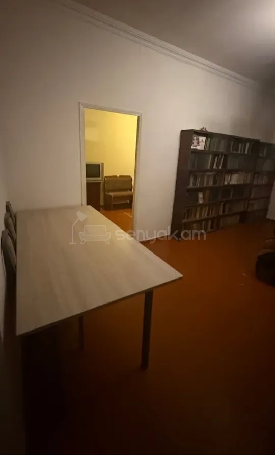 2 Սենյականոց Բնակարան Քարե Շենքում, 64քմ, 2/2 հարկ, Նորմալ Վիճակում, Կահավորված, Արևկող