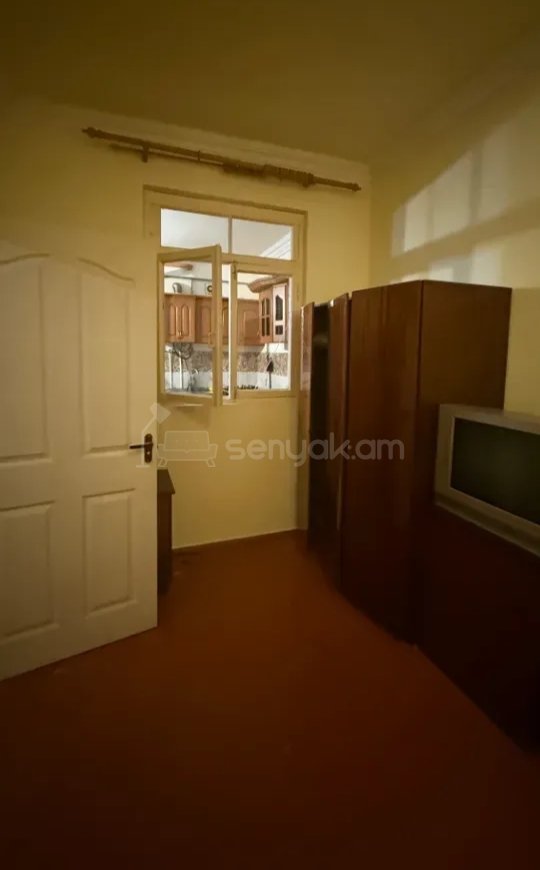 2 Սենյականոց Բնակարան Քարե Շենքում, 64քմ, 2/2 հարկ, Նորմալ Վիճակում, Կահավորված, Արևկող