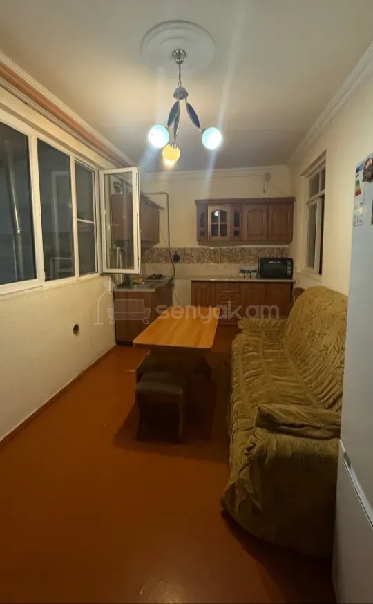 2 Սենյականոց Բնակարան Քարե Շենքում, 64քմ, 2/2 հարկ, Նորմալ Վիճակում, Կահավորված, Արևկող