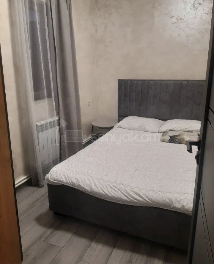 3 Սենյականոց Բնակարան Քարե Շենքում, 60քմ, 2/2 հարկ, Կապիտալ Վերանորոգված, Կահավորված