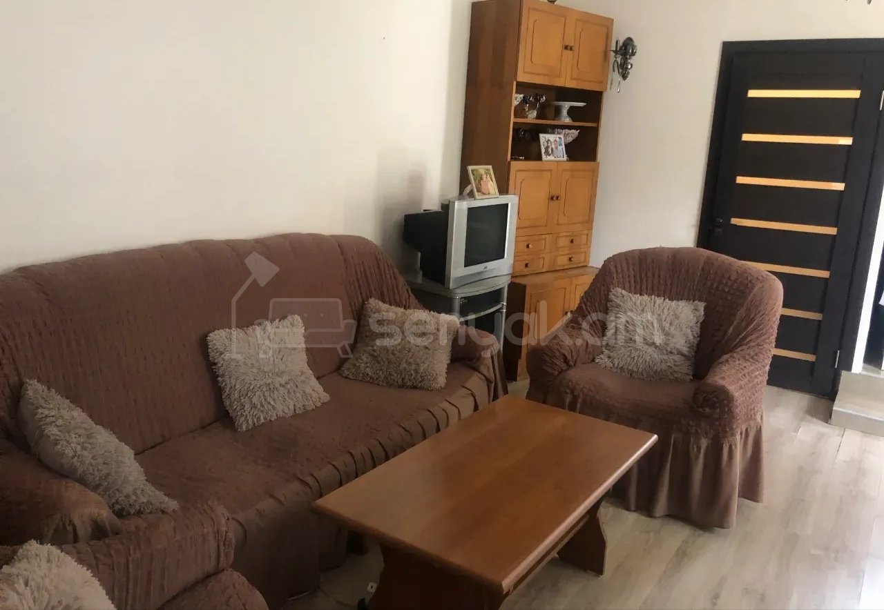 3 Սենյականոց Բնակարան Քարե Շենքում, 78քմ, 1/1 հարկ, Նորմալ Վիճակում, Կահավորված, Արևկող