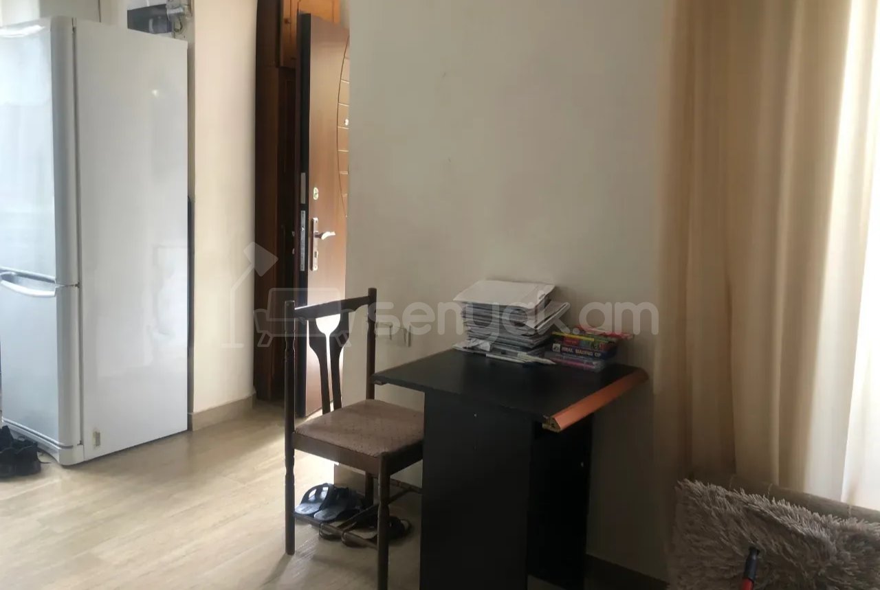 3 Սենյականոց Բնակարան Քարե Շենքում, 78քմ, 1/1 հարկ, Նորմալ Վիճակում, Կահավորված, Արևկող