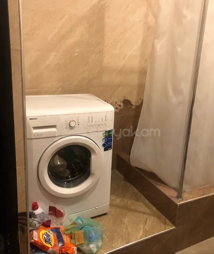 3 Սենյականոց Բնակարան Քարե Շենքում, 78քմ, 1/1 հարկ, Նորմալ Վիճակում, Կահավորված, Արևկող