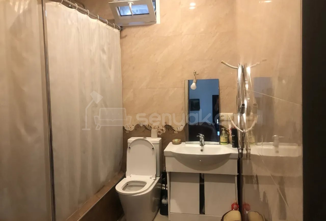 3 Սենյականոց Բնակարան Քարե Շենքում, 78քմ, 1/1 հարկ, Նորմալ Վիճակում, Կահավորված, Արևկող