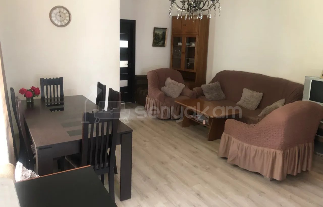 3 Սենյականոց Բնակարան Քարե Շենքում, 78քմ, 1/1 հարկ, Նորմալ Վիճակում, Կահավորված, Արևկող