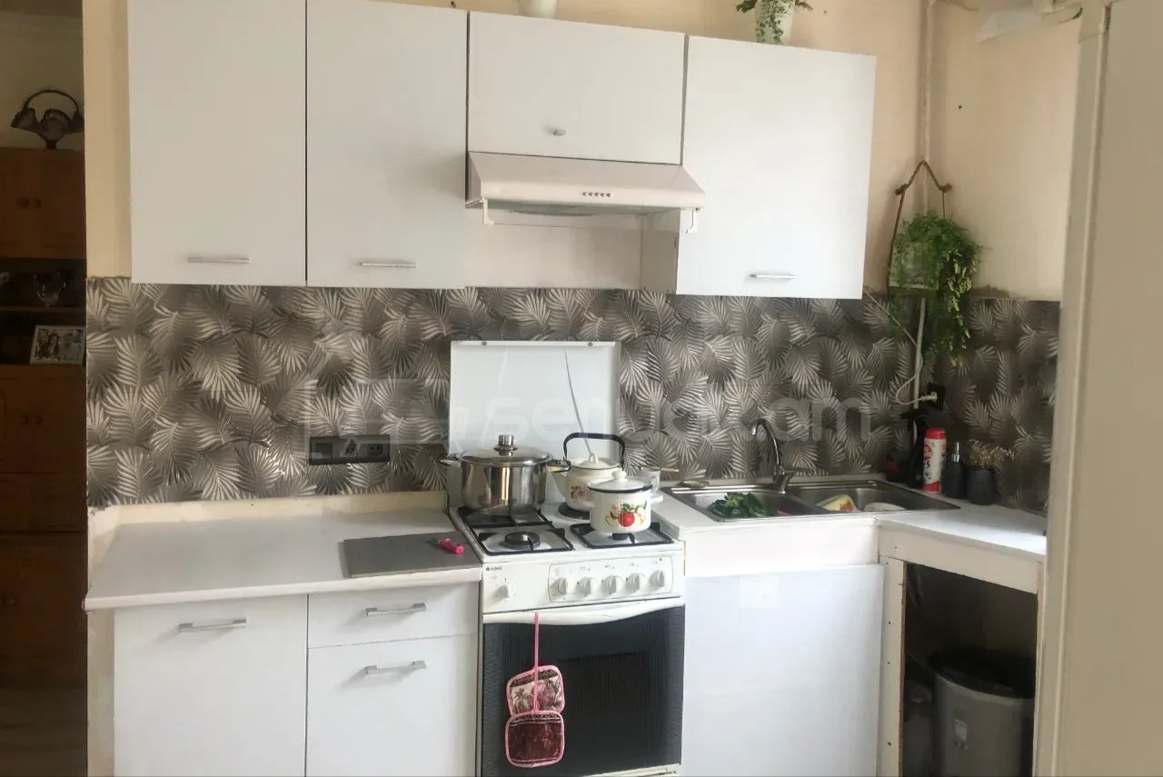 3 Սենյականոց Բնակարան Քարե Շենքում, 78քմ, 1/1 հարկ, Նորմալ Վիճակում, Կահավորված, Արևկող